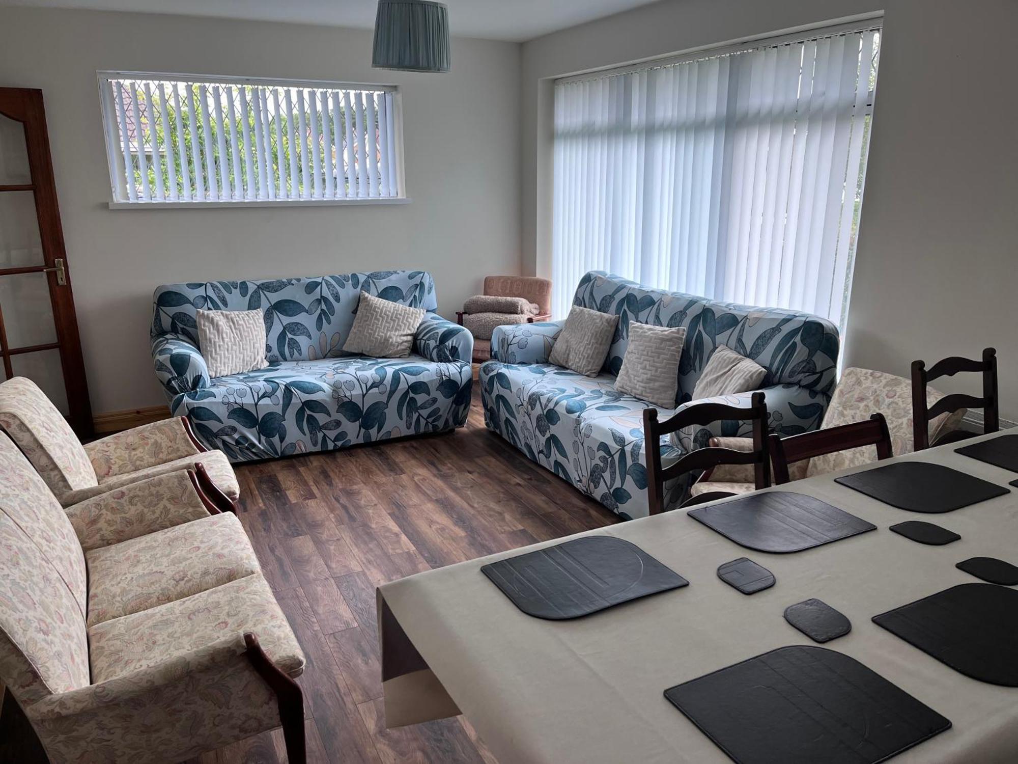 Spacious 5 Double Bed Bedroom Bungalow Near Belfast Лисберн Экстерьер фото